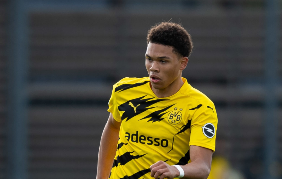 米兰体育 -国际米兰训练开放日，冲刺阶段队长鼓劲引欢呼，德甲在即，团队化学反应显著 