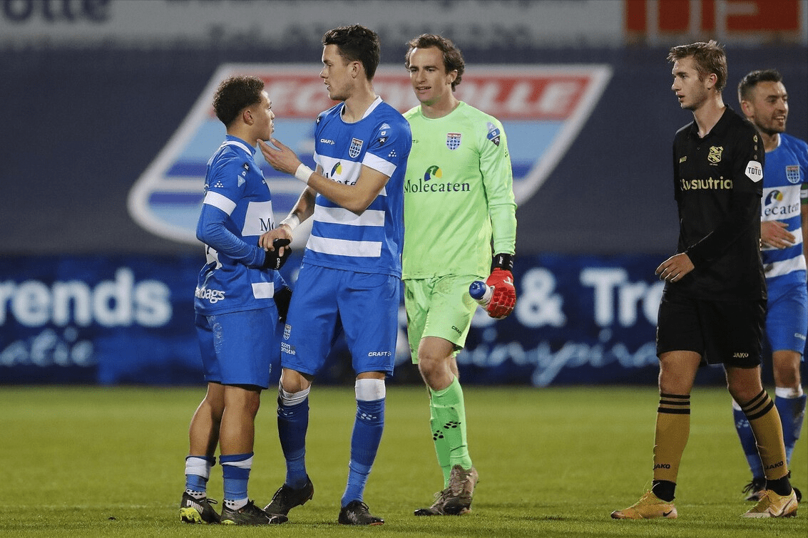 米兰娱乐 -转折点拉齐奥主帅复盘，荷甲冲刺阶段攻防权衡，媒体盛赞，医务组通报恢复 